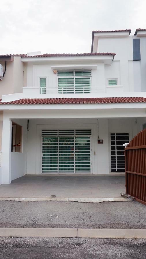 E'S Suite- Homestay That Fits 8 Pax Comfortably. Ipoh Exterior foto